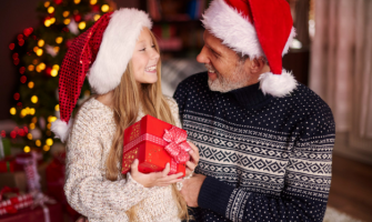 Най-добрите подаръци за баща за Коледа: Практични и оригинални предложения