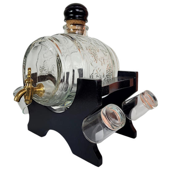 Стъклено буре за алкохол с коркова тапа и златиста канелка, поставено на черна MDF стойка