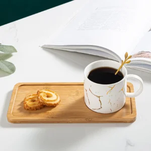 Чаша с чинийка и лъжичка 