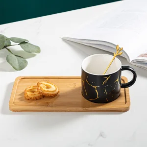 Чаша с чинийка и лъжичка 