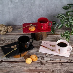 Чаша с лъжичка 