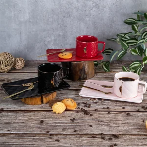 Чаша с лъжичка 