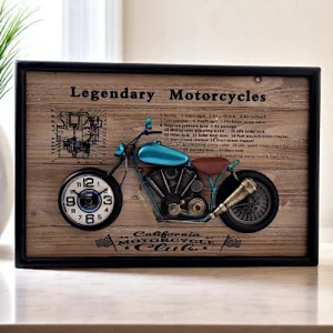 Стенен часовник мотор върху дървена основа с метална рамка