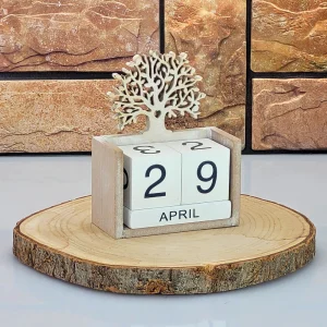 Дървен вечен календар