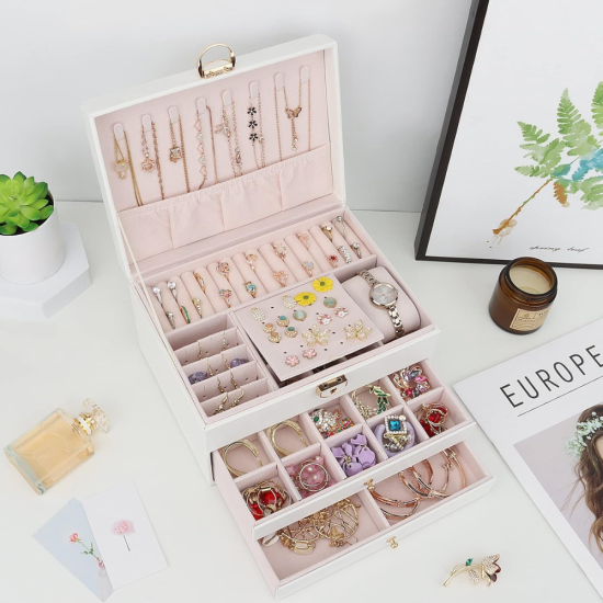 Бяла кутия за бижута Teno от еко кожа с три нива и множество отделения за пръстени, обеци и гривни