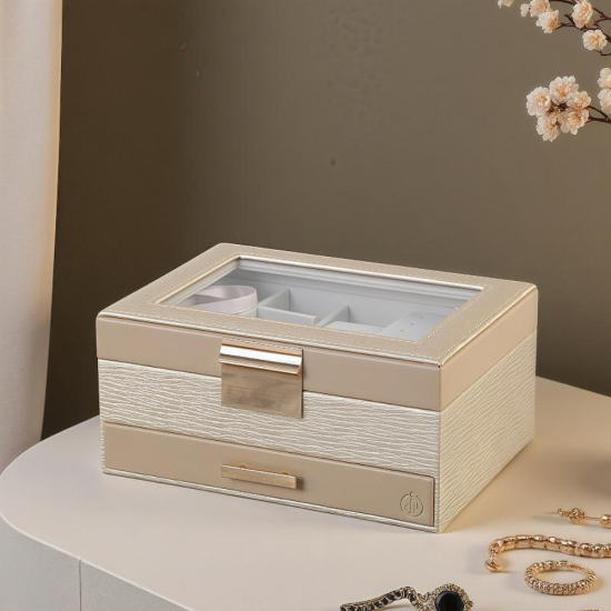 Бежова кутия за бижута от еко кожа със стъклен капак