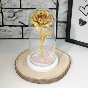 Златна роза в стъкленица