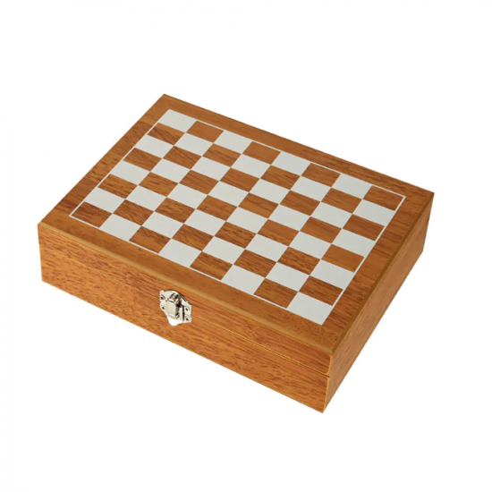 Комплект манерка с шах и аксесоари на супер цена от Neostyle.bg