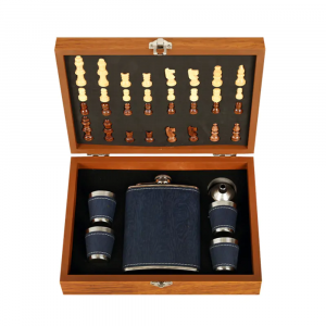 Комплект манерка с шах и аксесоари