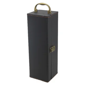 Кутия с бутилка вино с тирбушон