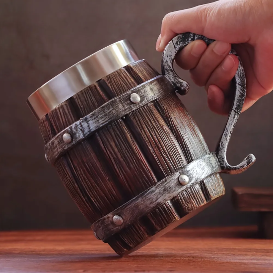 Голяма чаша за бира с дизайн на бъчва виж цена в Neostyle.bg