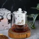 Cat Collection – Подаръчен Комплект за Чай Комплект за чай Cat Collection: Стъклена кана и порцеланова цедка с котешки мотив