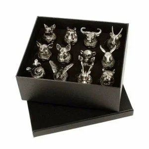 Комплект 12 стъклени чаши за алкохол с метални фигури китайски зодиак