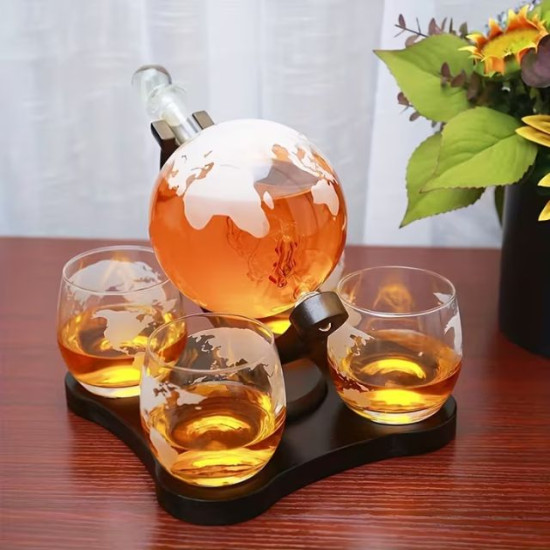 Комплект за уиски глобус с 4 стъклени чаши и дървена основа
