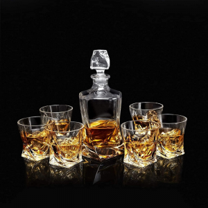 Комплект от 6 чаши за уиски с гарафа Quadro