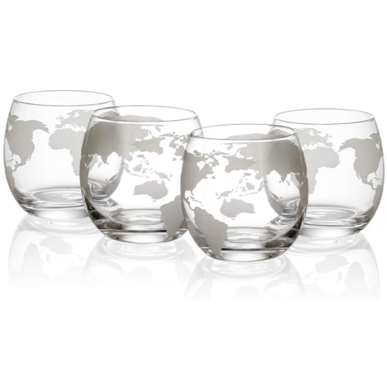 стъклен декантер глобус с гравирана карта на света и стъклен кораб вътре