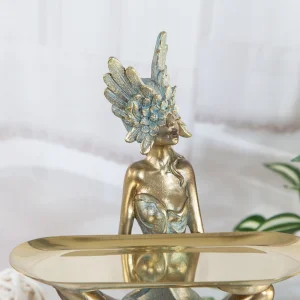 Декоративен поднос със статуетка на жена с крила