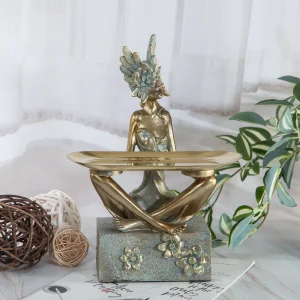 Декоративен поднос със статуетка на жена с крила