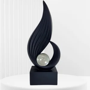 Декоративна статуетка "Бели пера със златни акценти" 