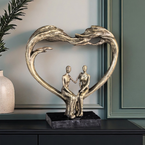 Декоративна статуетка влюбена двойка в сърце