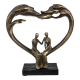 Бронзова статуетка на мъж и жена седящи в рамка сърце върху черна основа