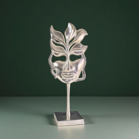Детайлен изрязан дизайн на метална статуетка маска