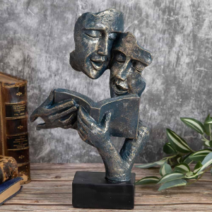 Арт Статуетка на Лица с книга