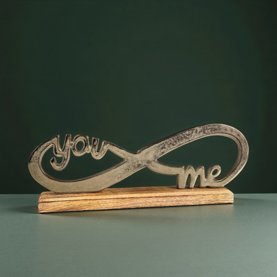 Метална статуетка във форма на знак за безкрайност с вграден надпис You and Me