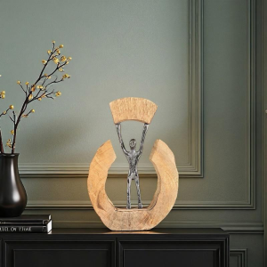 Декоративна статуетка Сила