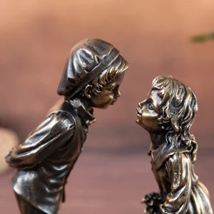 Декоративна статуетка "Първа целувка"