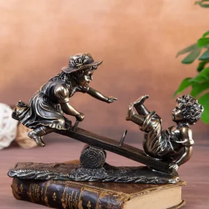 Статуетка "Деца играят на люлка"