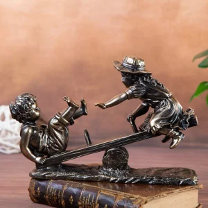 Статуетка "Деца играят на люлка"