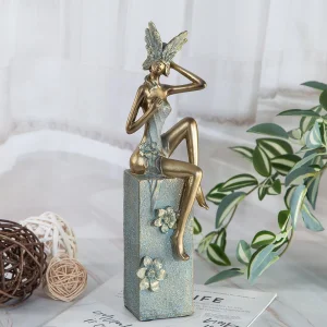 Статуетка Жена с маска