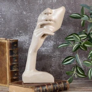 Декоративна статуетка лице с ръка