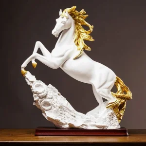 Статуетка Бял кон със златна грива