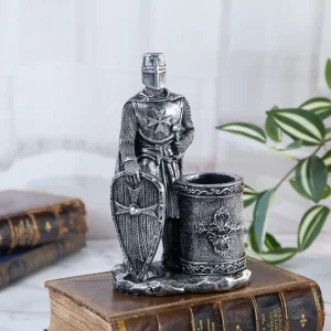 Поставка за моливи - Рицар 19см