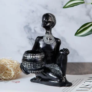 Декоративна статуетка африканка - седяща