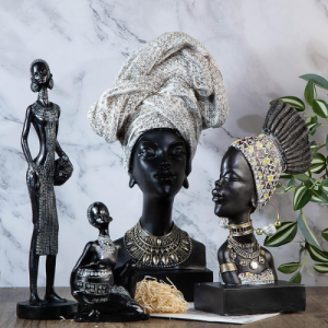 Декоративна статуетка африканка - седяща