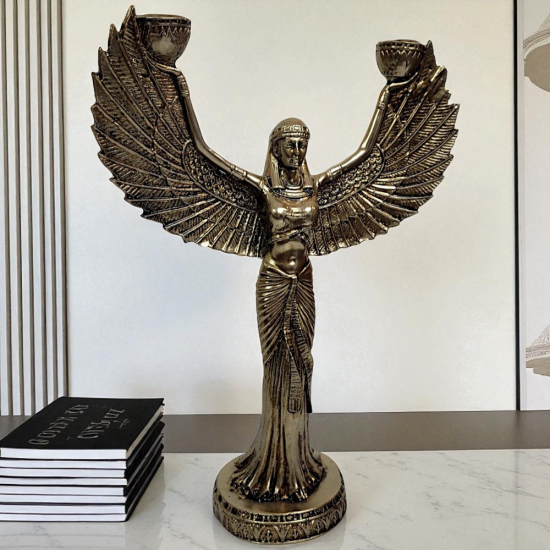 Статуетка-свещник на египетската богиня Изида с разперени крила