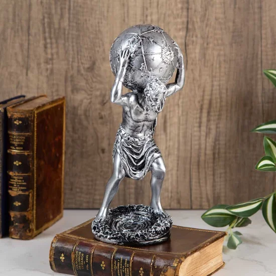 Статуетка на гръцкия титан Атлас, коленичил и държащ небесния свод на раменете си