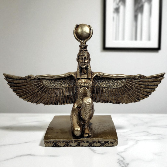 Статуетка на богиня Изида в коленичила поза с разперени крила и бронзов ефект