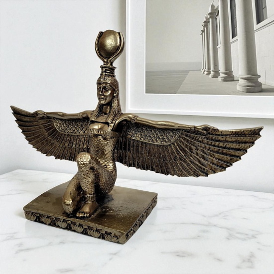 Статуетка на богиня Изида в коленичила поза с разперени крила и бронзов ефект