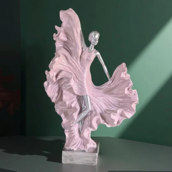 Елегантна статуетка танцьорка с обемна розова рокля