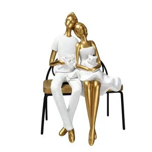 Декоративна статуетка влюбена двойка на пейка 21 см