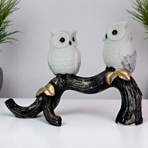 Декоративна статуетка с две бели сови