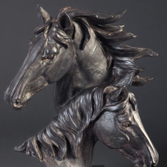 Декоративна фигура бюст на коне от тъмен полирезин