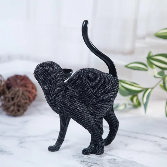 Стилна черна котка статуетка - декоративен предмет за интериор