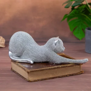 Статуетка котка с камъни