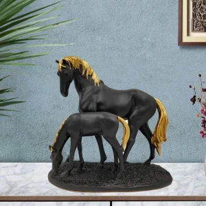 Декоративна Статуетка Кон и Конче - Черно и Златно 