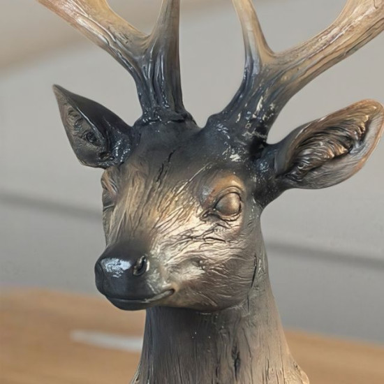 Реалистичен бюст фигура на благороден елен с рога
